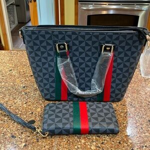***CLEARANCE SALE****NWOT UNBRANDED CROSSBODY & WALLET SET